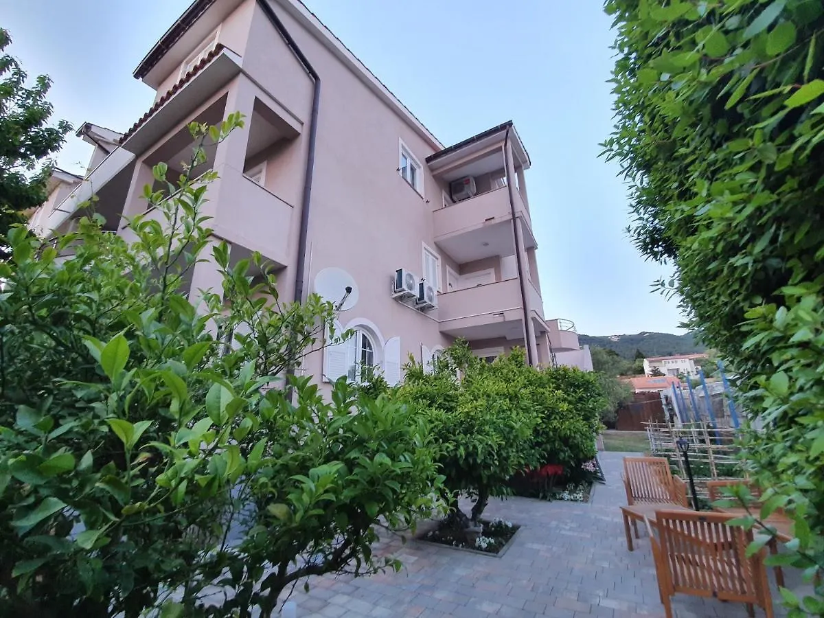 Apartments Leon 2 Banjol